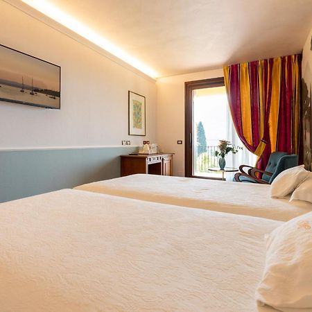 Villa Madrina Lovely And Dynamic Hotel Garda  Exterior photo